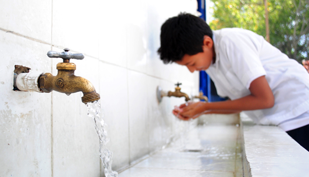 anda-y-educacion-verifican-abastecimiento-de-agua-potable-en-centros-escolares